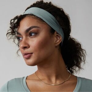Athleta metropolitan grey lined vital headband powervita
